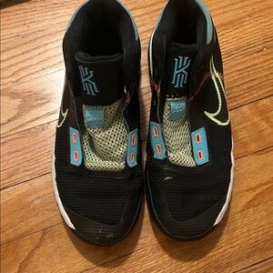 Nike Kyrie Flytrap 4,   youth size 5Y